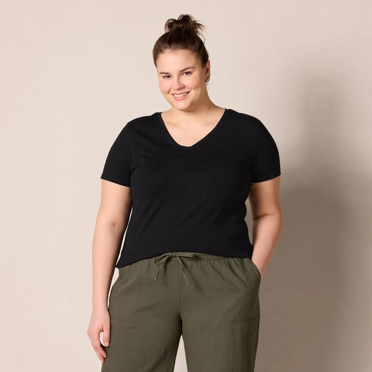 Amazon Essentials Women's Classic-Fit Short-Sleeve V-Neck T-Shirt, Multipacks