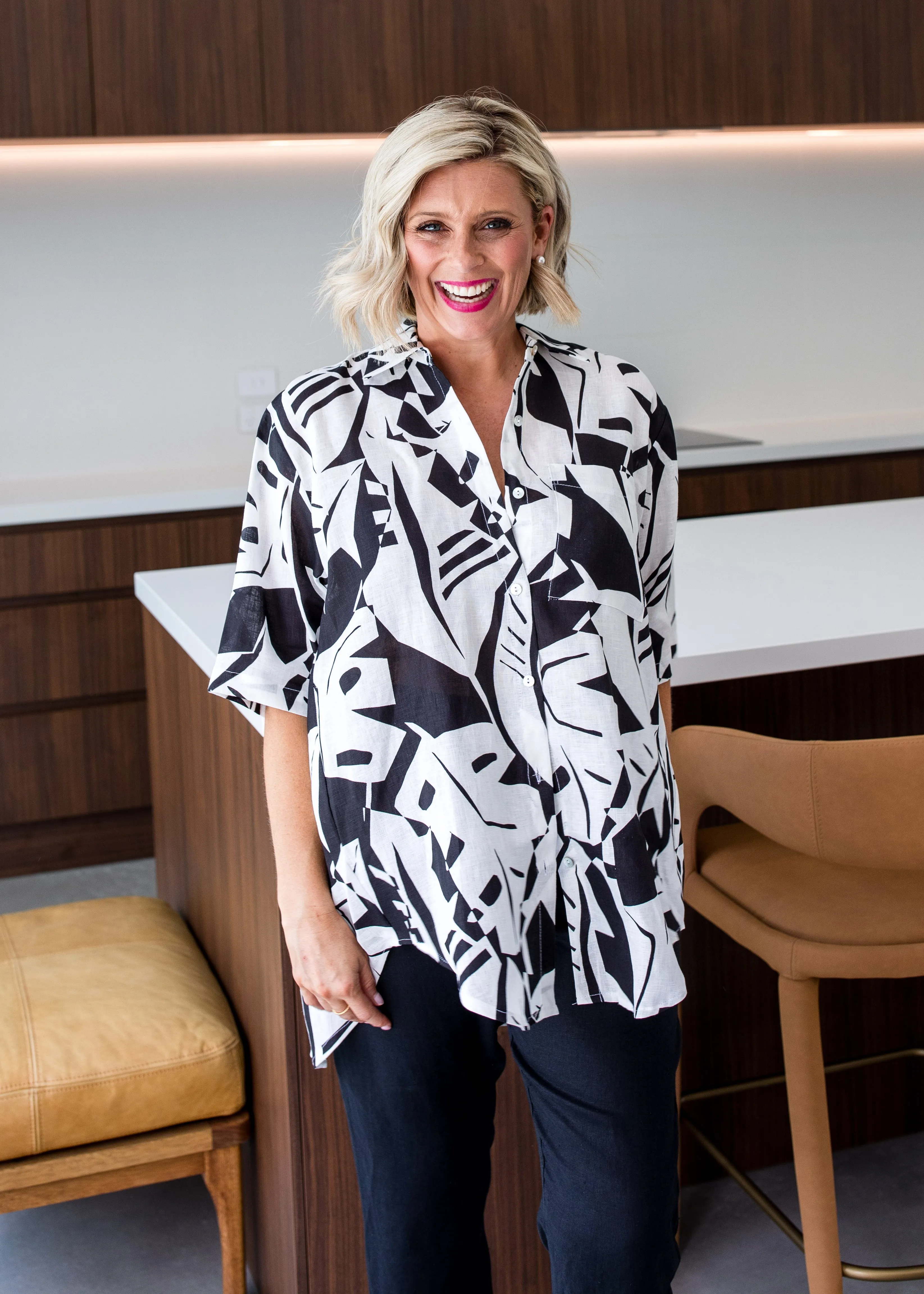 Quandry Linen Shirt in Black Jungle Print