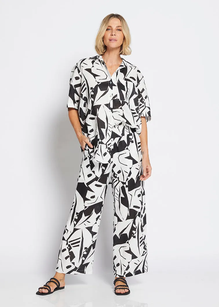 Quandry Linen Shirt in Black Jungle Print