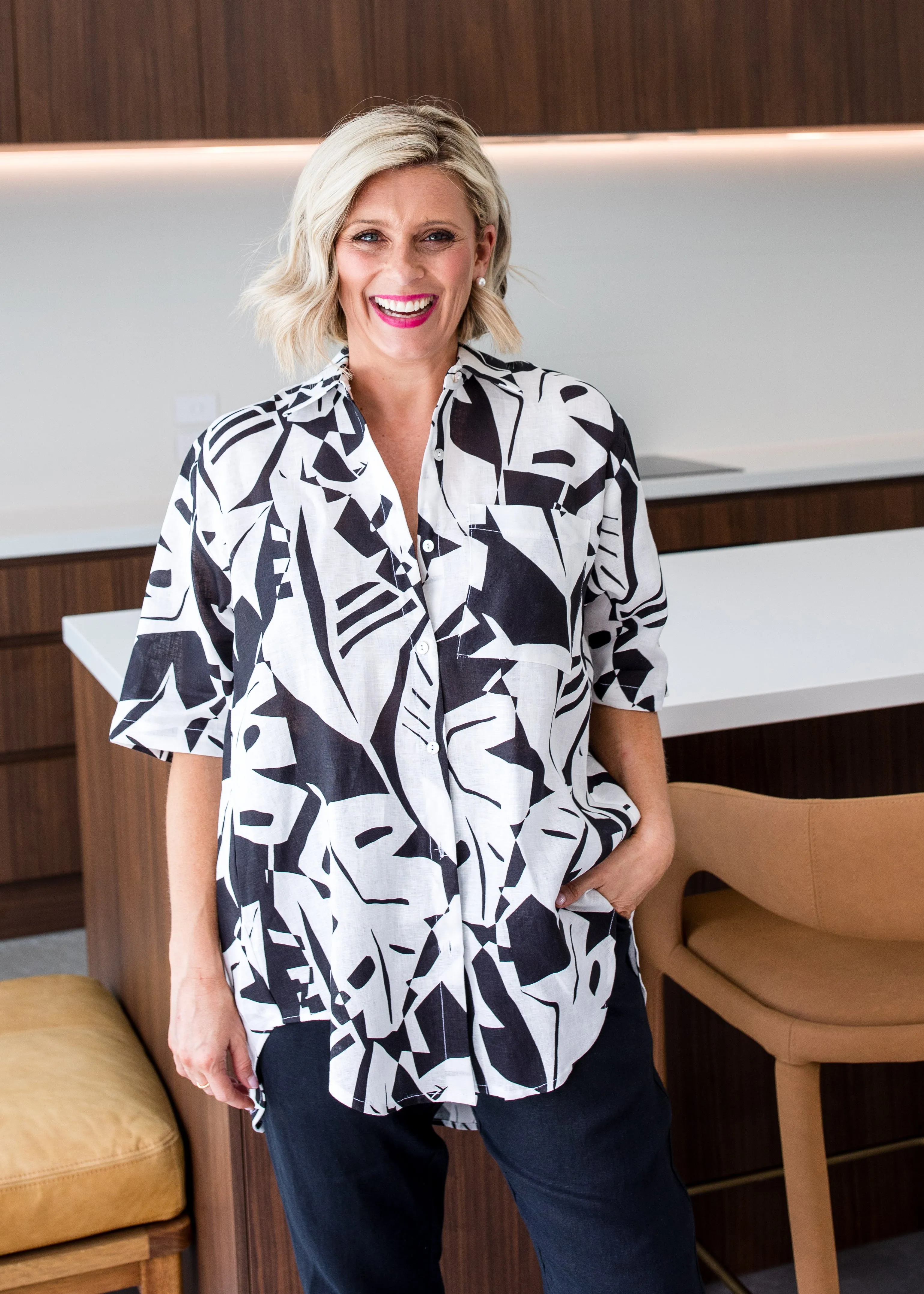 Quandry Linen Shirt in Black Jungle Print